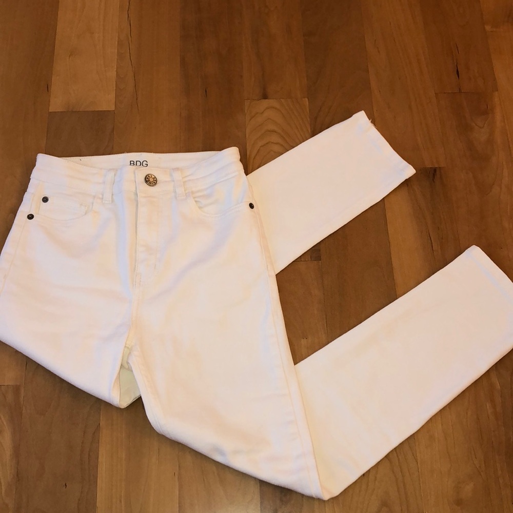 BDG WHITE JEANS